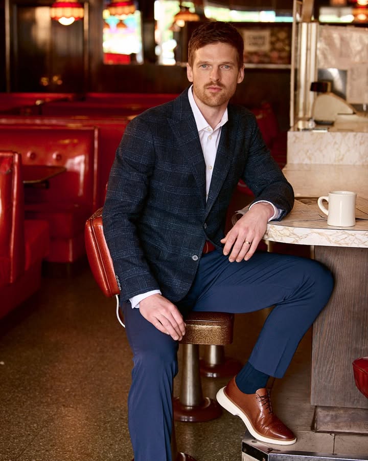 From cappuccino to client calls—this sport coat does it all