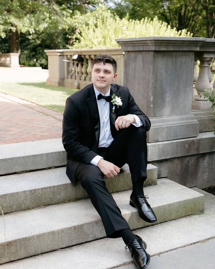 When your mind’s full of fittings, florals, and seating charts, let us make the suit part easy