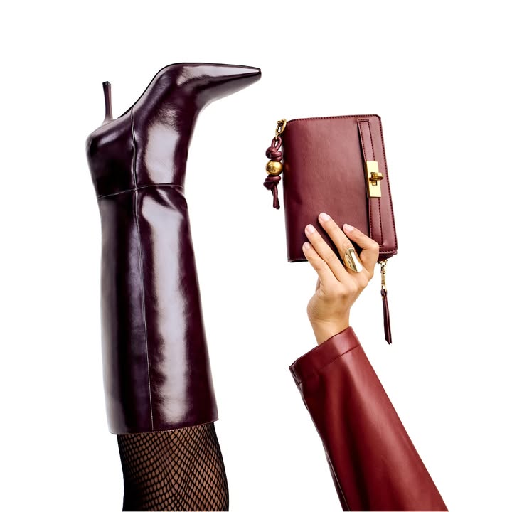 ’Tis the season for glam, gatherings, and great shoes👢👜 https://dsw.visitlink.me/Ut9hAm